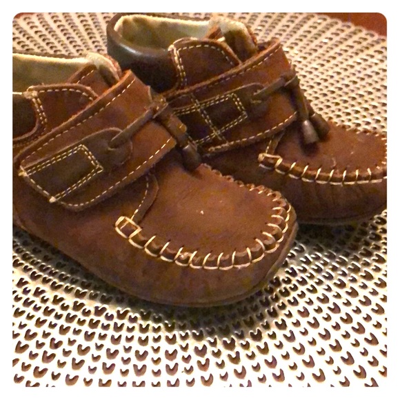 tan leather baby shoes